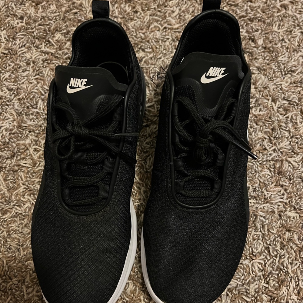 Nike women’s sneakers